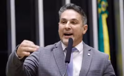 O deputado Zucco declara que “não ocorreu devido processo legal” em relação aos votos de Moraes e Dino