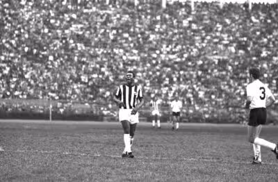 Pelé se despede do Santos após 51 anos no Pacaembu