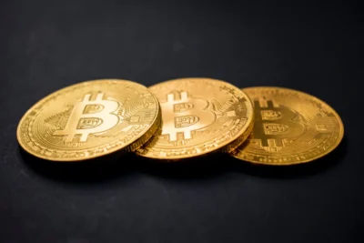 Trump e China em destaque com Bitcoin em alta tímida e tensão global
