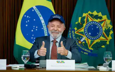 Lula busca apoio do Centrão com programas populares