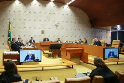 STF anula decisão de Barroso sobre aborto, por 10 a 1