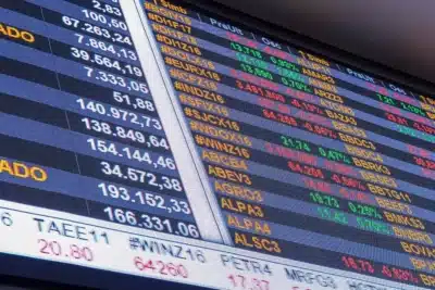 Ibovespa se mantém estável, dólar recua e atinge R$ 5,389