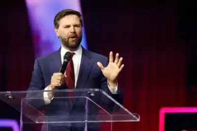 JD Vance alerta para desafios em desarmar Hamas e retomar alianças