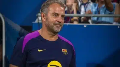 Flick lamenta excesso de emoção e diz que Barcelona o transformou
