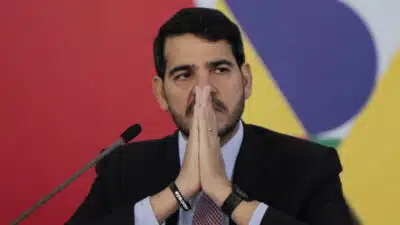Messias avança para o STF com o apoio da oposição desarticulada