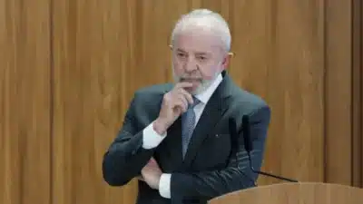 Lula lança projetos para classe média que desaprovam e mira 2026