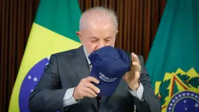Lula diz: “Só dá nós para a presidência”, crítico ao sistema político
