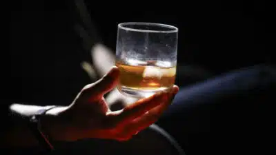 Brasil enfrenta crise com 41 casos de intoxicação por metanol: SP e PE em alerta Brasil enfrenta crise com 41 casos de intoxicação por metanol: SP e PE em alerta