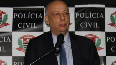 Polícia prende 7º suspeito no assassinato de ex-delegado. Imóvel é alvo da investigação