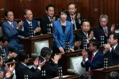 Sanae Takaichi lidera Japão como 1ª mulher primeira-ministra