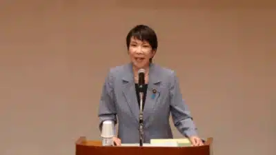 Sanae Takaichi assume liderança do Japão como primeira-ministra
