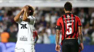 Santos perde para Vitória, pênalti do VAR e Z4 se aproxima