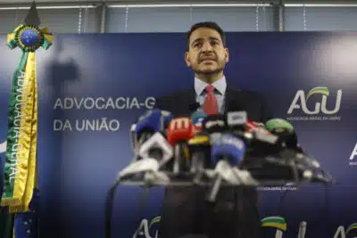 Lula avalia mulher para Advocacia-Geral e Rodrigo Pacheco em STF
