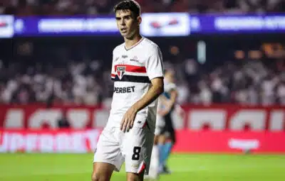Oscar sofre nova lesão e fica fora do São Paulo Oscar sofre nova lesão e fica fora do São Paulo