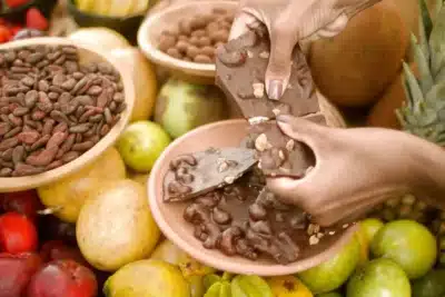 Dengo busca zerar impacto com monitoramento da cadeia do chocolate