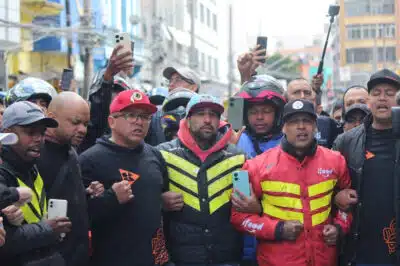 Motoboy é baleado em roubo e acende protesto na 25 de Março