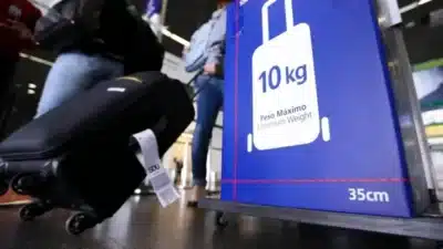 Aéreas devem justificar redução na cobrança de bagagens de mão