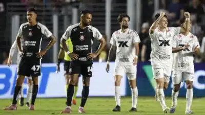 Santos vence Corinthians e escapa do rebaixamento na Vila Belmiro