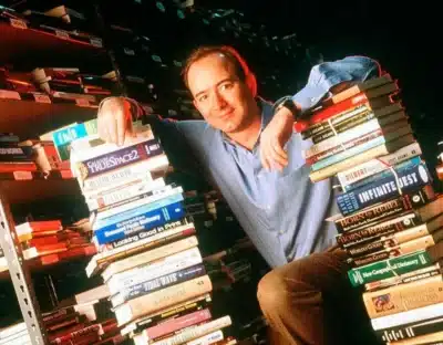 Este empresário Jeff Bezos começa por uma simples empresa criada em sua própria casa