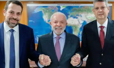 Lula demite Macêdo e nomeia Boulos para ministério