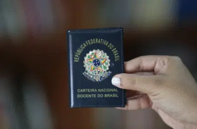 Tire dúvidas sobre a Carteira do Docente. Documento federal essencial para educadores
