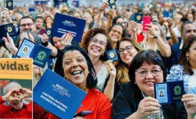 Carteira do Docente: Como obter o documento e seus benefícios
