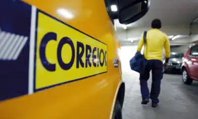 Correios buscam R$ 20 bi para evitar crise; governo negocia empréstimos com bancos Correios buscam R$ 20 bi para evitar crise; governo negocia empréstimos com bancos