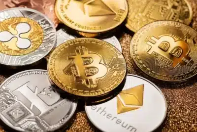 Altcoins caem aos piores níveis desde FTX; Liquidação de US$ 20B afeta ETFs