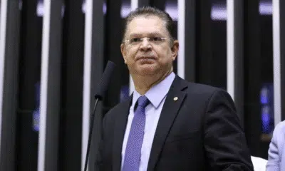 Bolsonaro Jr. entra na CPI do INSS em meio a críticas ao governo Lula