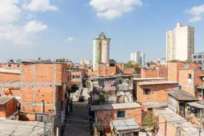 Justiça autoriza demolição em favela para dar lugar a parque e estação