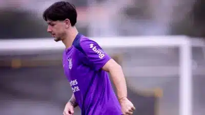 Garro retorna para clássico contra o Santos no Brasileirão Garro retorna para clássico contra o Santos no Brasileirão