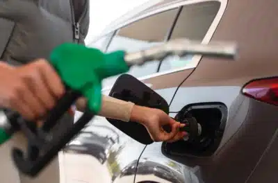 Distribuidoras reduzem preço da gasolina para R$ 2,71 por litro