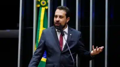 Boulos participa de evento com Lula na mira para ministério