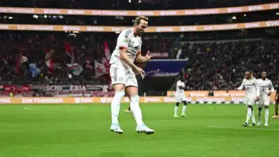 Kane brilha em vitória do Bayern e abre distância na Bundesliga