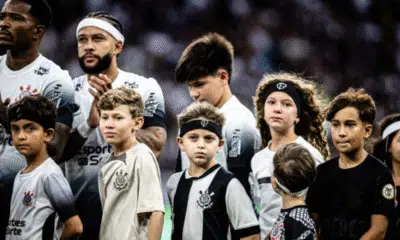 Dia das Crianças: Filhos entram em campo com jogadores de estrelas! Dia das Crianças: Filhos entram em campo com jogadores de estrelas!