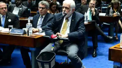 Lula indica Messias ao STF e quer disputa no MG