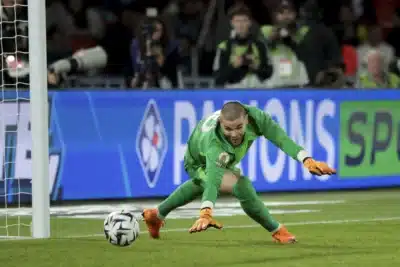 Luis Enrique elogia goleiro do PSG: “Personalidade” de Chevalier