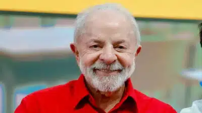 Lula exibe “vigor” em discurso para estudantes