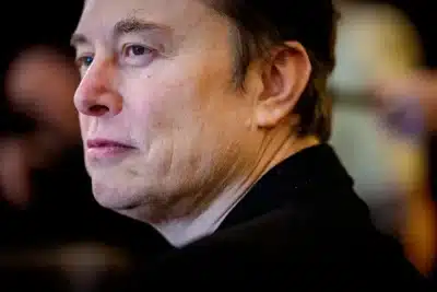 Elon Musk enfrenta resistência de consultoria em plano de bônus de US$ 1 trilhão
