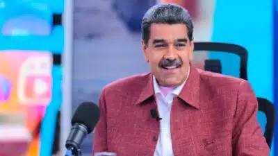 Maduro acusa Trump de interferência da CIA e declara “não à guerra” Maduro acusa Trump de interferência da CIA e declara “não à guerra”