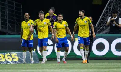 Palmeiras destrói Red Bull Bragantino e amplia vantagem no Brasileirão Palmeiras destrói Red Bull Bragantino e amplia vantagem no Brasileirão