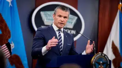 Pete Hegseth faz pouso de avião após pane no Reino Unido Pete Hegseth faz pouso de avião após pane no Reino Unido