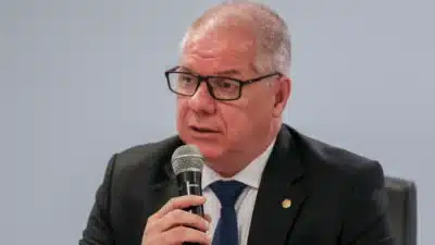 Stefanutto critica foto com Leila: “sou corintiano” e vê prejuízo