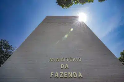 Governo busca flexibilizar meta orçamento 2026, dizem parlamentares