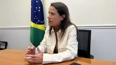 Raquel Lyra negocia com China sobre metrô de Recife e trens