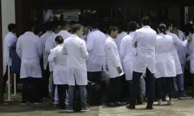 Revalidação 2025/2: Prazo final para envio de diploma médico!