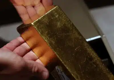 Ouro sobe em mais de 3% com tensões globais