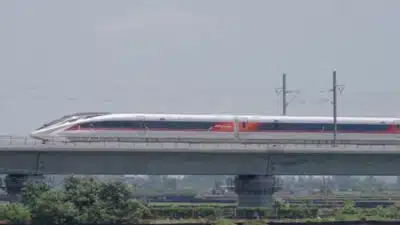 Trem-bala da China atinge 453 km/h em teste | Poder360