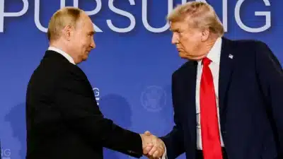 Putin e Trump se encontram: conflito na Ucrânia segue sem cessar-fogo