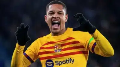 Barcelona assume dívida por venda de Vitor Roque a Athletico-PR